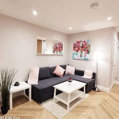 Lovely 2bed With Patio & Fast Reliable Wifi Vakantiehuis *