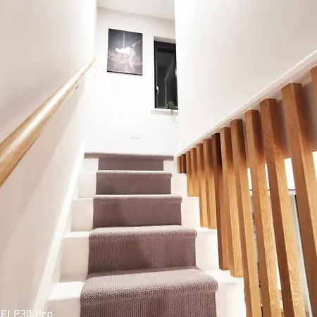 Lovely 2bed With Patio & Fast Reliable Wifi