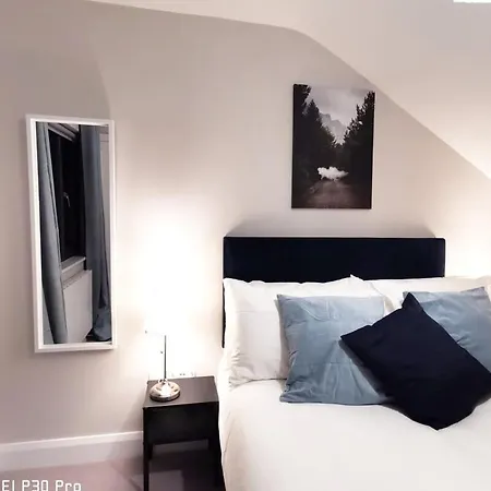 Vakantiehuis Lovely 2bed With Patio & Fast Reliable Wifi