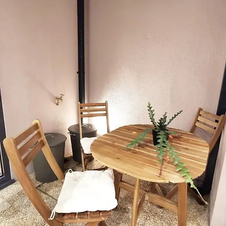 度假居 Lovely 2bed With Patio & Fast Reliable Wifi *