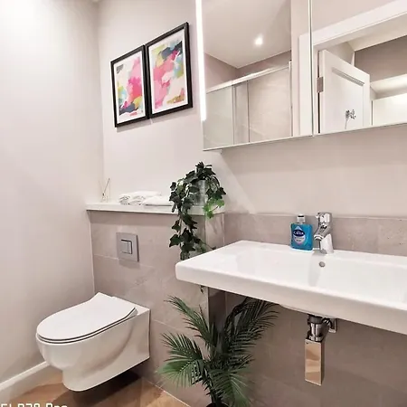 度假居 Lovely 2bed With Patio & Fast Reliable Wifi