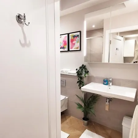 Vakantiehuis Lovely 2bed With Patio & Fast Reliable Wifi Dublin