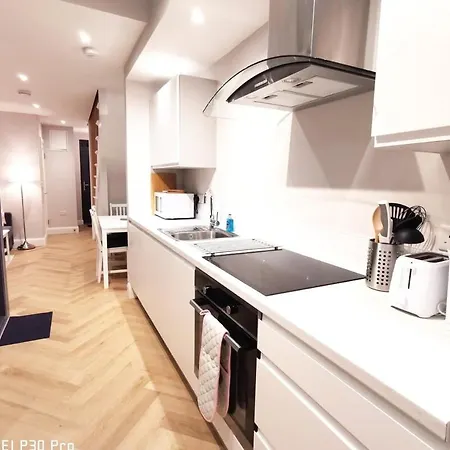 度假居 Lovely 2bed With Patio & Fast Reliable Wifi