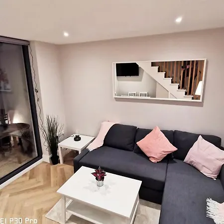 度假居 Lovely 2bed With Patio & Fast Reliable Wifi *