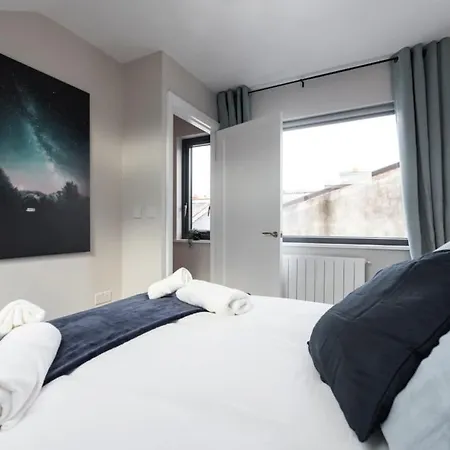 度假居 Lovely 2bed With Patio & Fast Reliable Wifi *