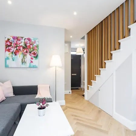 Vakantiehuis Lovely 2bed With Patio & Fast Reliable Wifi