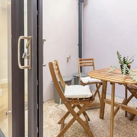 度假居 Lovely 2bed With Patio & Fast Reliable Wifi *